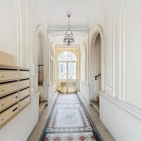 A Cosy Haven In Charm And Comfort Apartament